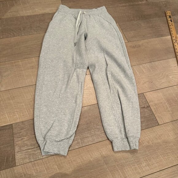LULULEMON WOMENS SIZE 2 GRAY ATHLETIC JOGGER PANTS - Picture 2 of 8